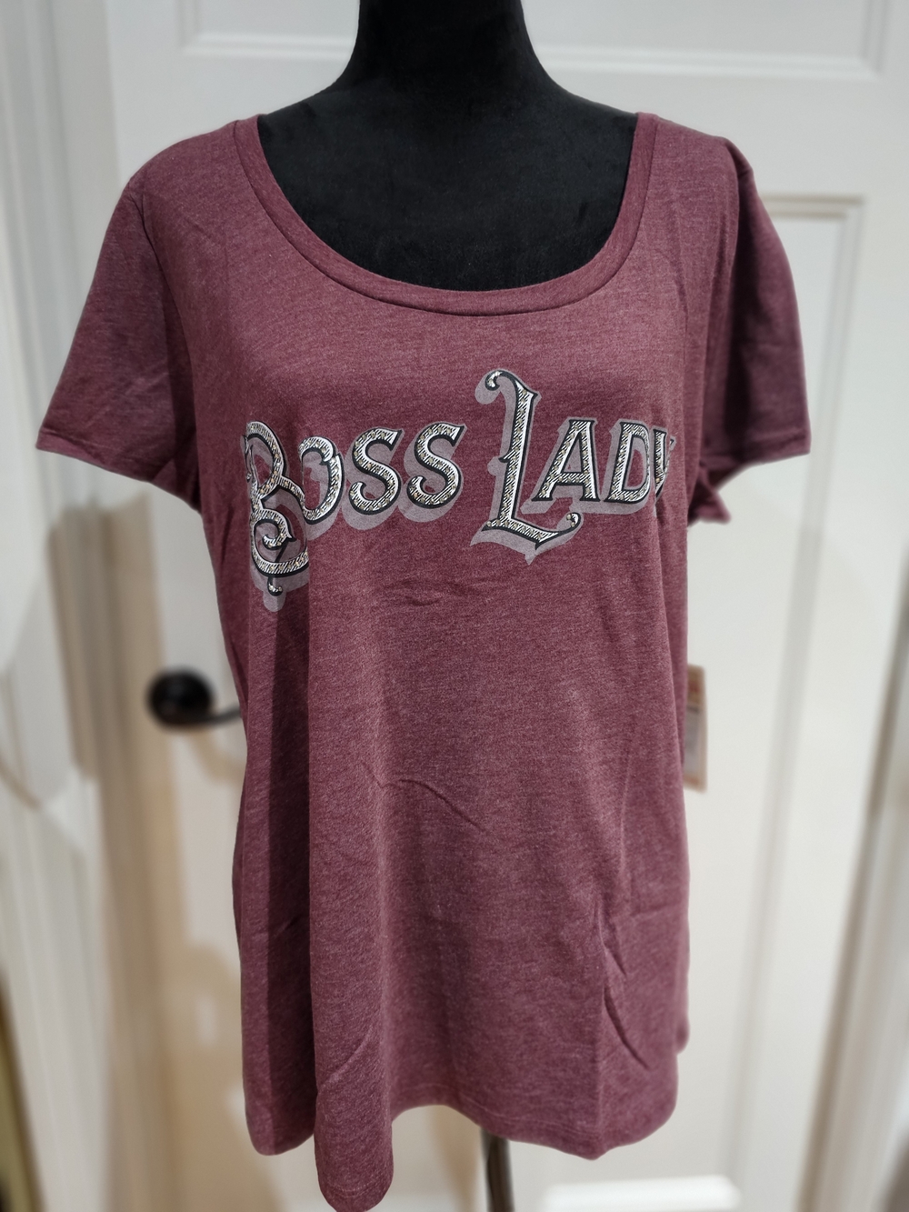Idyllwind Mauve 'Boss Lady' Scoop Neck with Rhinestones Tee, NWT